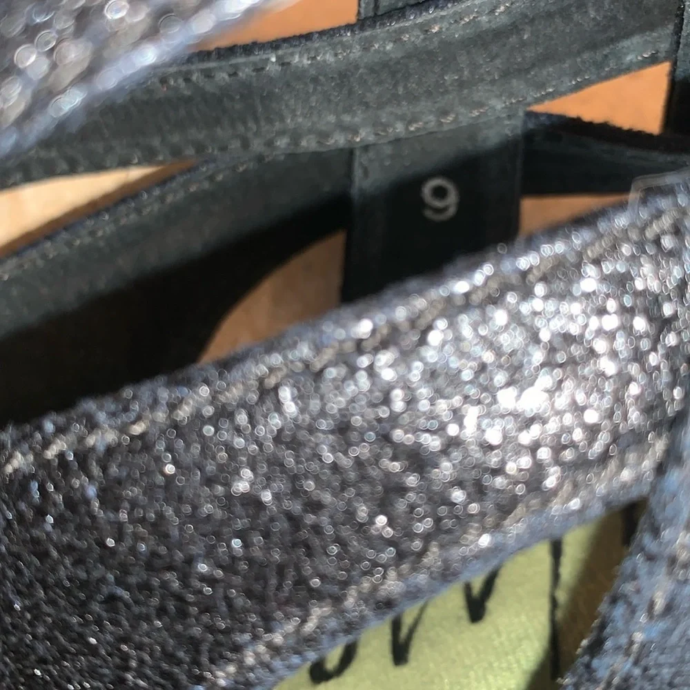 BLOWFISH black strappy leather wedge sandals, textured, back zip, 2” heel. 9 - Picture 13 of 17